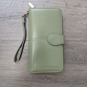 Alena Culian Wristlet Wallet Green Leather Chic Travel Vacation Resort